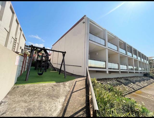 2 BEDROOM APARTMENT FOR SALE IN UVONGO BEACH